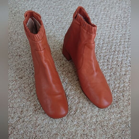 Stuart Weitzman Burnt Orange Nappa leather ankle boot size 9M - Picture 2 of 12